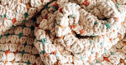 Beginner-friendly crochet cloud stitch throw blanket - Crafts Ideas